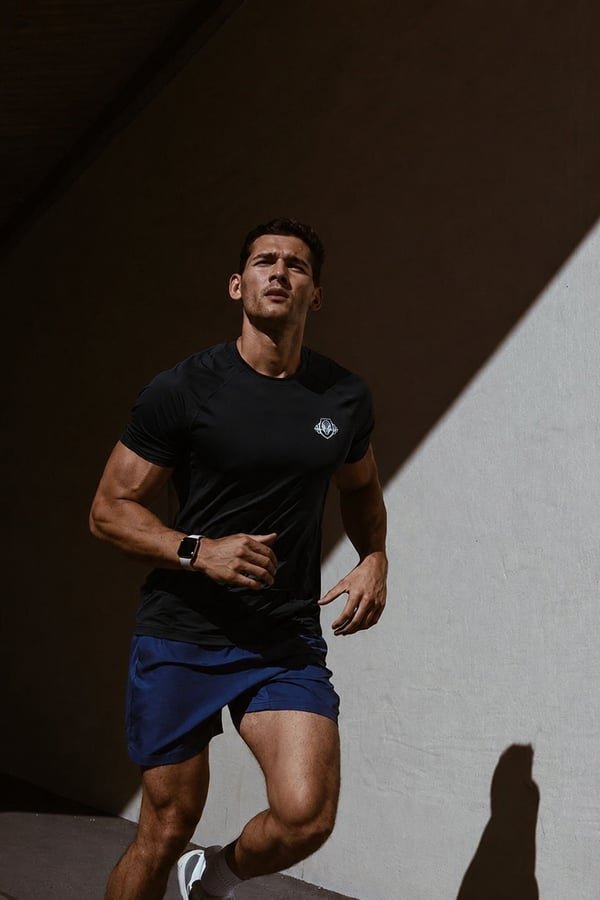 Atleta correndo ao sol, de Alien 001 Black